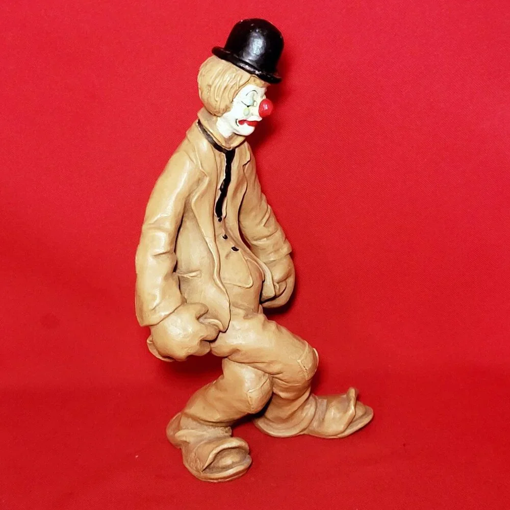 Vintage Andreoli Curtsying Clown Sculpture 1978 Figurine
